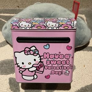 RARE Hello kitty Valentine’s Day mail tin